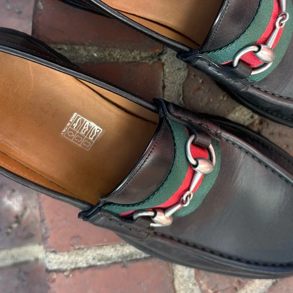 Gucci Black Leather Loafers with Green and Red Accents - Picture 6 of 7